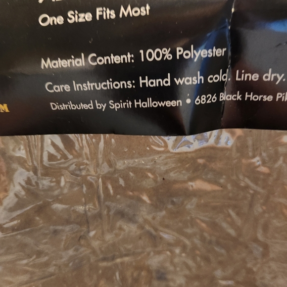 Spirt Halloween 63" Black and Red Deluxe Cape - Picture 9 of 12